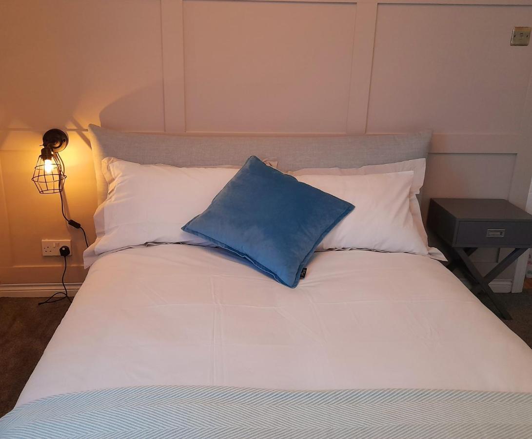 Stunning 3 Bed Seafront Mansion Building Sleeps 6 Adults Or 8 With Kids Apartment Портръш Екстериор снимка