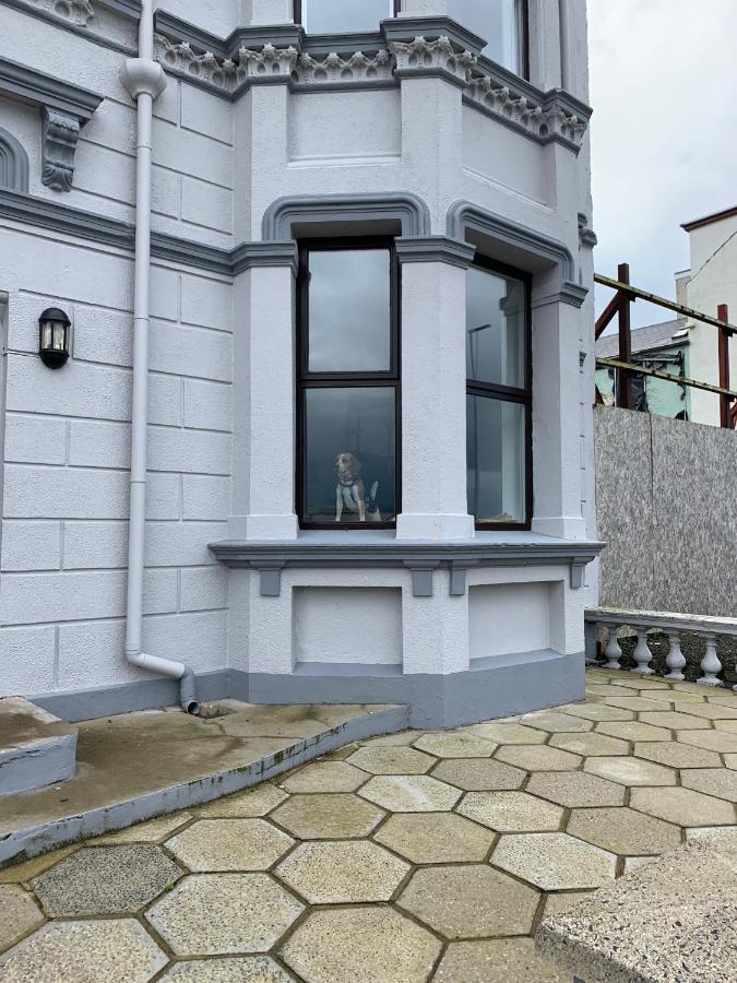 Stunning 3 Bed Seafront Mansion Building Sleeps 6 Adults Or 8 With Kids Apartment Портръш Екстериор снимка