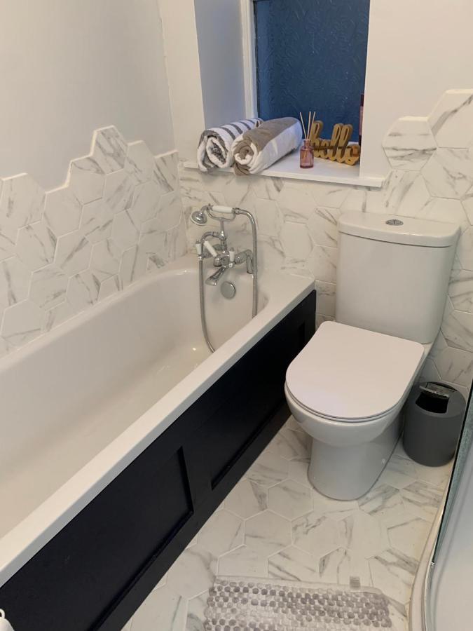 Stunning 3 Bed Seafront Mansion Building Sleeps 6 Adults Or 8 With Kids Apartment Портръш Екстериор снимка